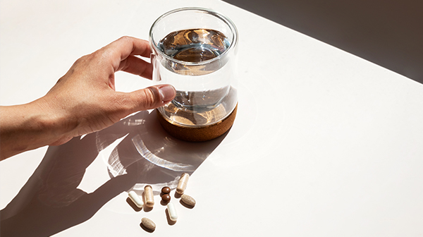 Integratori, usati da oltre 35 milioni di italiani. Si compra in farmacia, ma cresce l’online