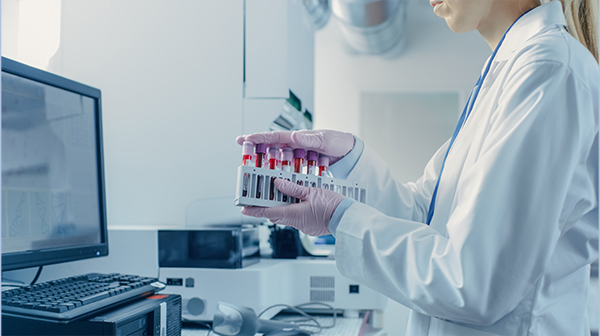 Alert in tempo reale per migliorare l’aderenza e gli outcome nei pazienti con Hiv